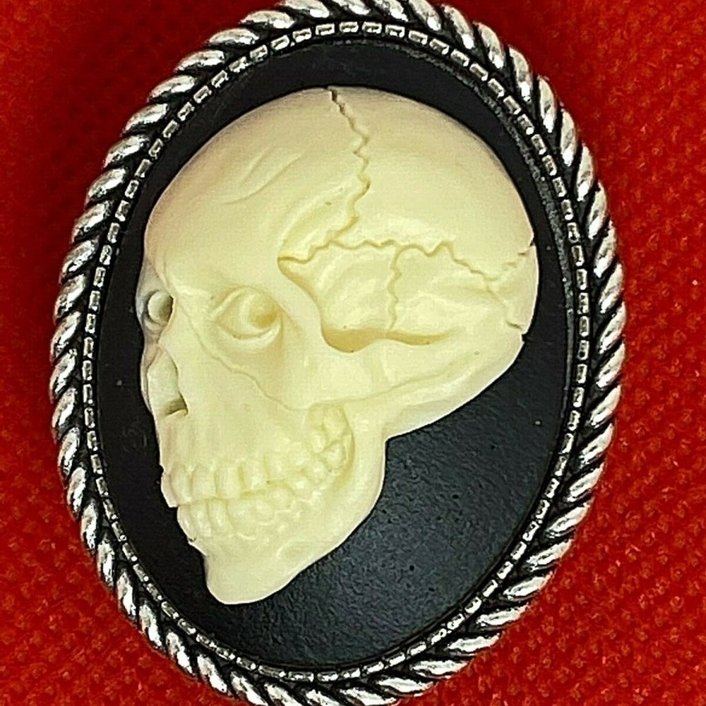 Gothic Steampunk Skull Ivory Black Silver Pendant ID Work Key Card Holder Unisex